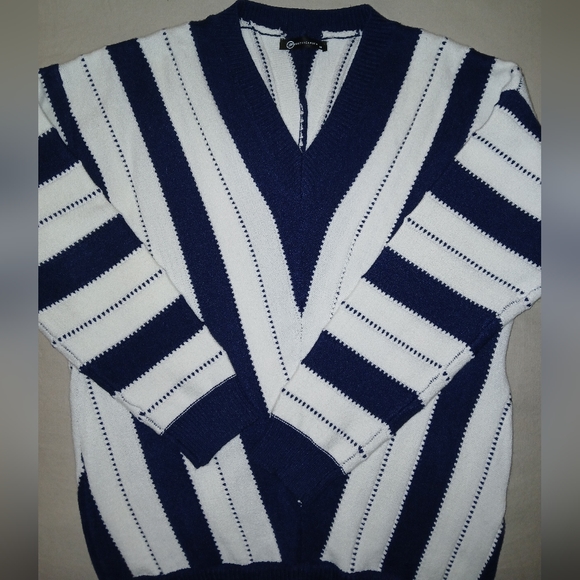 NWOT•PRETTYGARDEN•Women's (M) NAVY/WHITE STRIPE•SWEATER - Picture 5 of 7